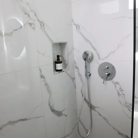 Πανσιόν Elona's Κρούγια