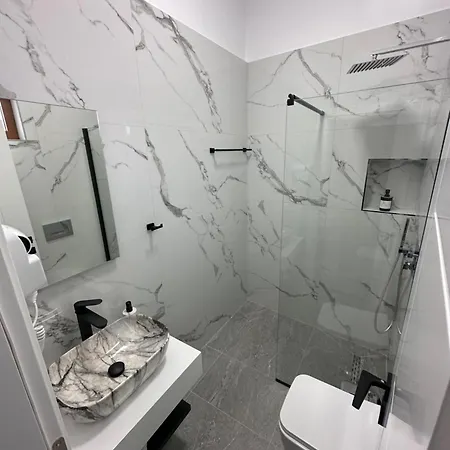 Elona's Πανσιόν