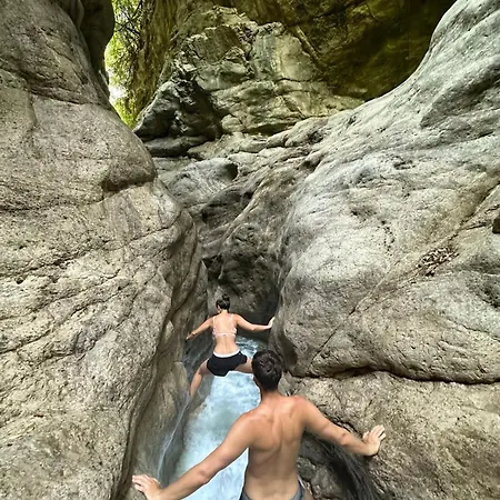 Πανσιόν Elona's Κρούγια