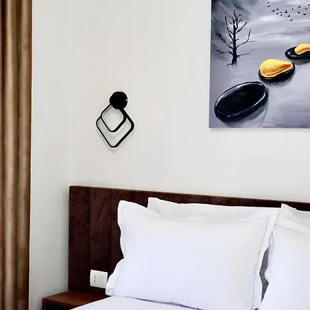 Elona's Πανσιόν