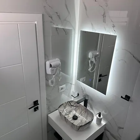 Elona's Guest house 3*