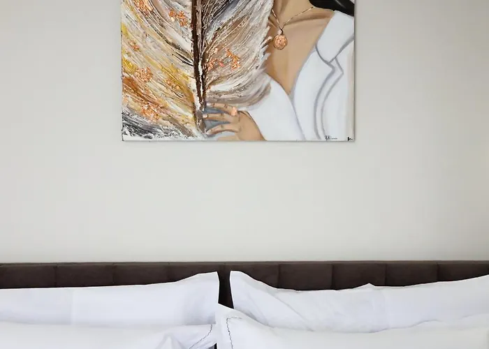 招待所 Elona's 3*