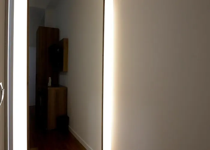 招待所 Elona's 3*