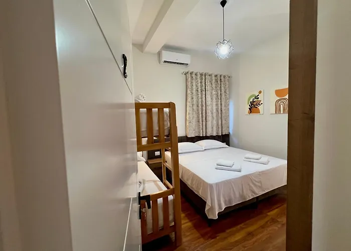 Elona's 招待所 Krujë